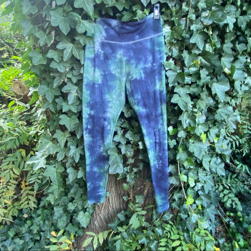 Tie dye yoga pants 🌎 earth day